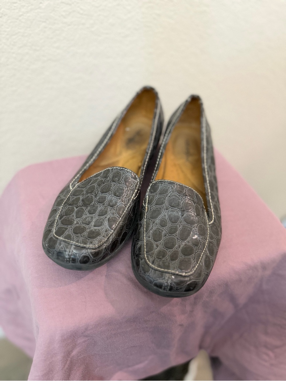 Natural Soul Gray Croc-Embossed Slip-On Loafers